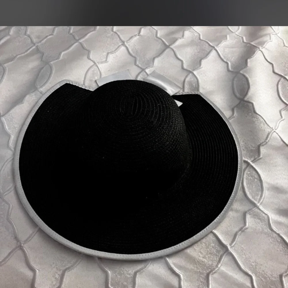 French Girl on Vaca vibes, resort summer hat, Ellen Tracy